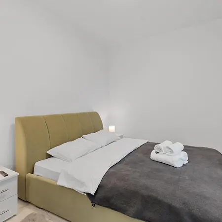 New World Militari Grand 1 *